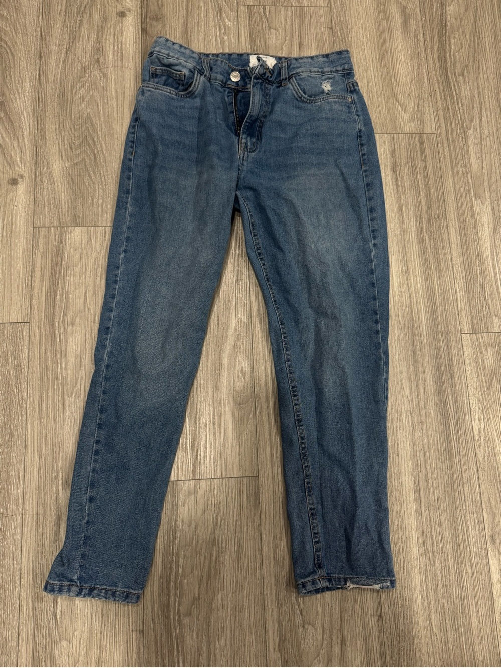 refuge Mom Jeans in Mid Blue